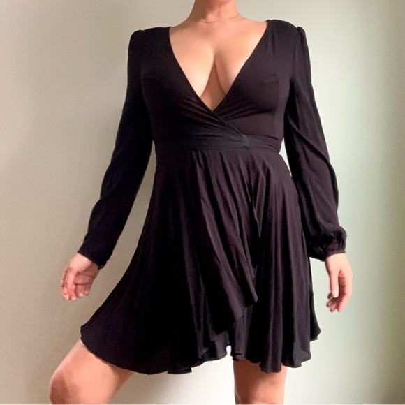 Long sleeved little black wrap dress - Ecote - Picture 2 of 10